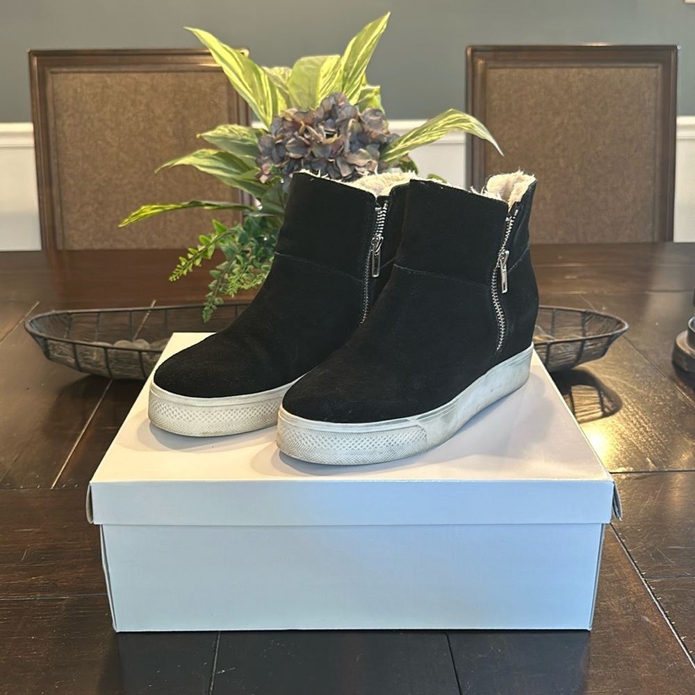 Steve Madden Black Suede Ankle Boots Women’s size 7